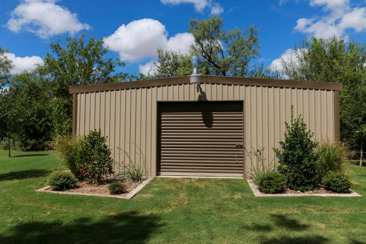 24' x 24' Backyard Building 24' x 24' Mueller, Inc